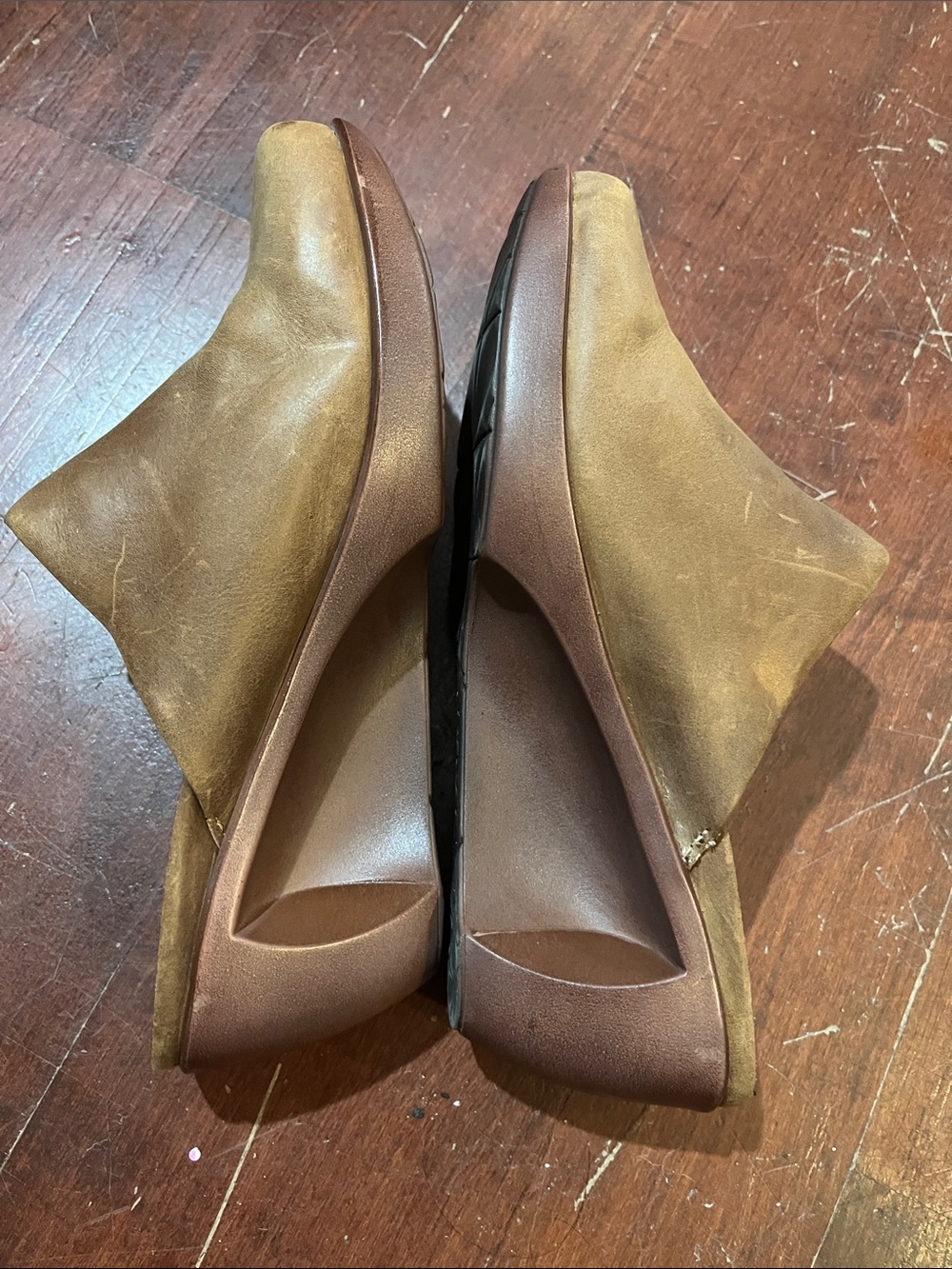 Naot Women's Tan Suede Slip-On Mules